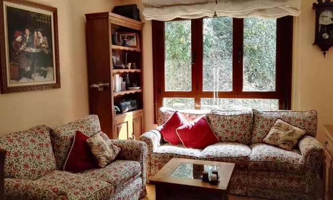 Luarca Apartment | Relax at Paseo del Muelle 2, 3º D: Family-Friendly Stay