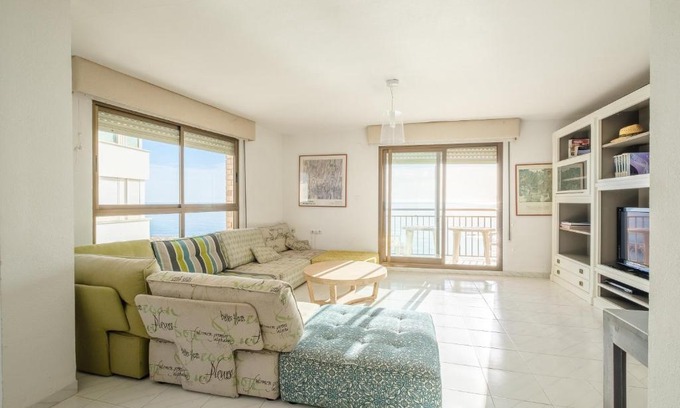 Vinaros Apartment | Oceanfront Oasis at Paseo Maritimo – 10/10 Guest Rated