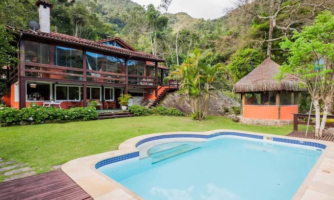 Fazenda Inglesa Cottage | Family-Friendly PASSAREDO Country House with Pool & Pet Perks