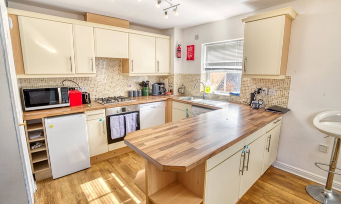Aubourn Apartment | Modern Apartment Near A46 with Family-Friendly Amenities