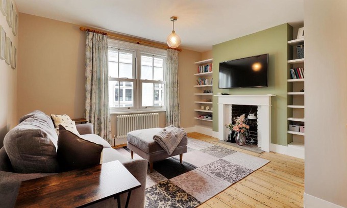 Royal Tunbridge Wells House | Elegant Central Townhouse with Family-Friendly Amenities