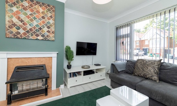 Winnersh Apartment | Relax in a Peaceful 2BDR Ground Floor Apartment