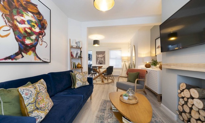 Queens Quarter House | Guest Favorite: Pass the Keys | 2BR Terrace with Great Amenities