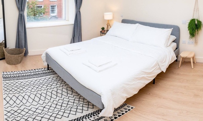Castle Quarter Apartment | Pass the Keys | A very GRAND 1 Bedroom in the heart of the City!
