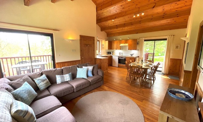 Sandyhills House | Prime 3BR Lodge Near Beach & Golf - Rated 10/10 by Guests
