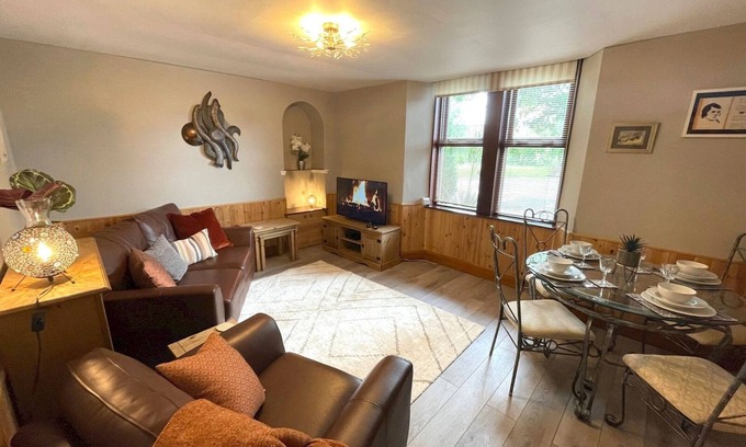 Dumfries Apartment | Unmatched Comfort at Pass the Keys | Ideal Central Retreat