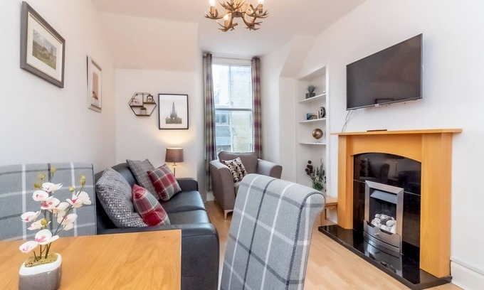 Old Town Apartment | Discover the Bright Flat in Old Town with Family-Friendly Amenities