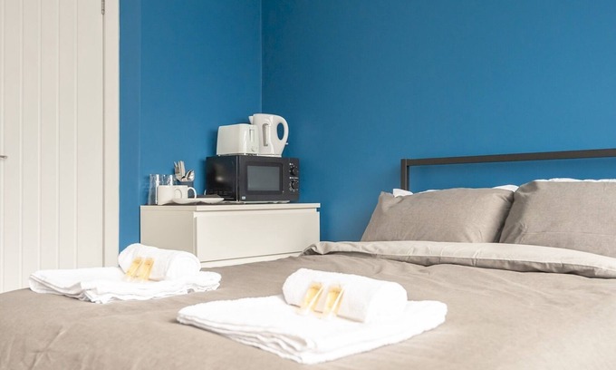 Burnley Apartment | Discover Burnley Central Hub: Stylish Family-Friendly Stay