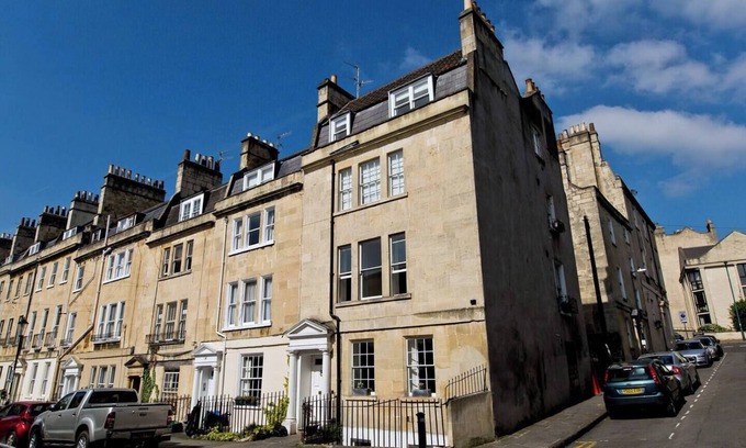 Upper Town Apartment | Pass the Keys | Central Courtyard Apartment