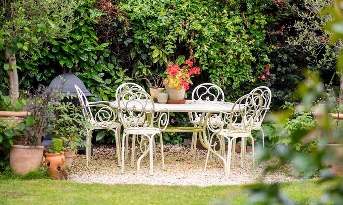 Longworth House | Experience Pass the Keys: 18th Century Cottage Retreat