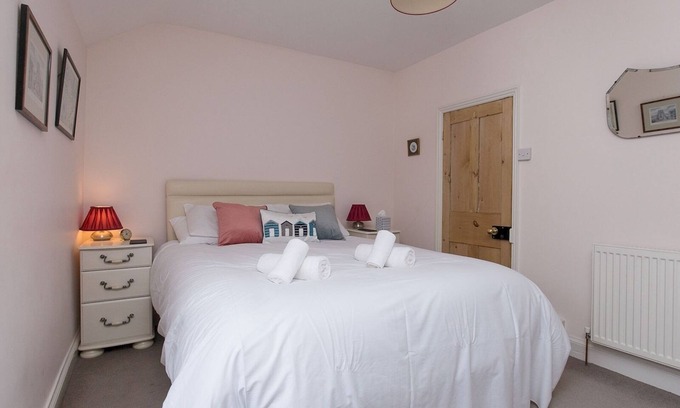 Bangor House | Cozy Stone Cottage in Menai Bridge - Pet Friendly & Family Bliss