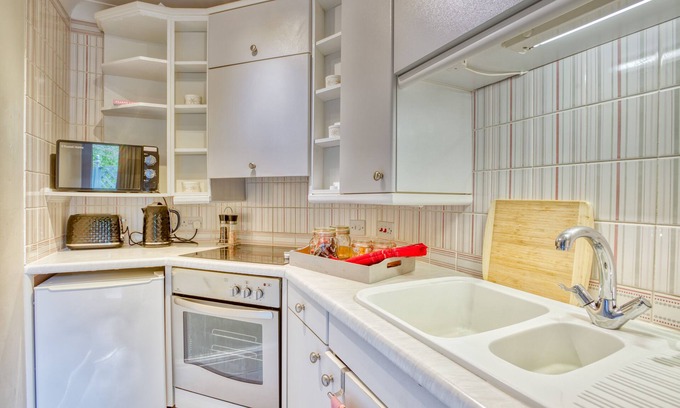 Thorpe On The Hill House | Idyllic Countryside Retreat with Family-Friendly Amenities