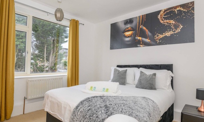 Chapeltown House | Pass the Keys | Divine Spring Escape - Spacious Home-Roundhay Park