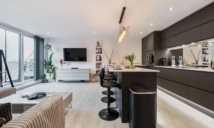 West Molesey Apartment | Pass the Keys | Elegant & Spacious 1 Bed Retreat