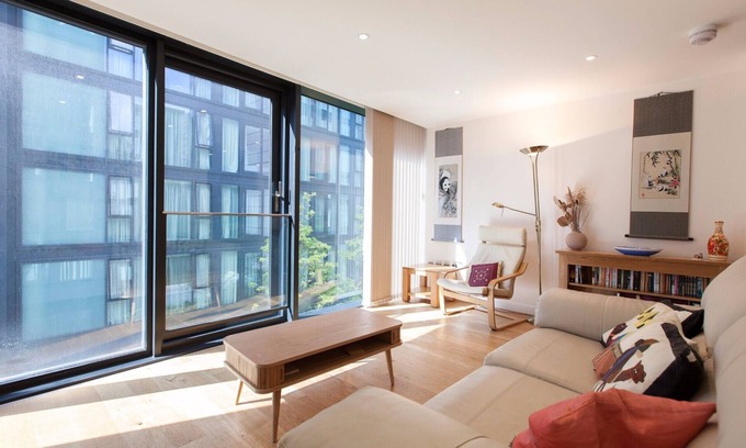 Laurieston Apartment | Stylish Apartment in Central Edinburgh with Family-Friendly Amenities