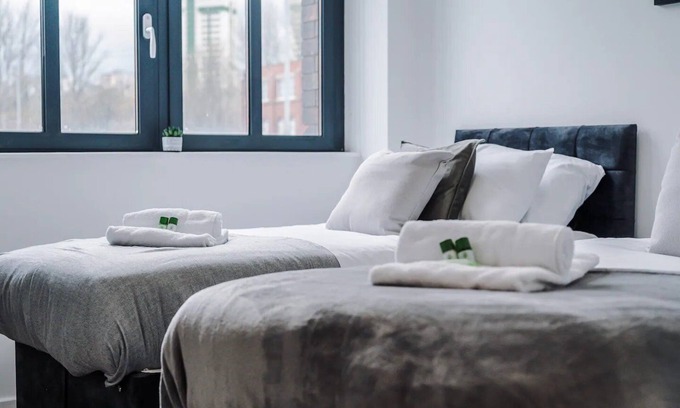 Offerton Apartment | Stylish 2 Bed Apartment in Unique Mill Conversion