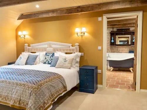Wedmore House | Intimate Escape at Goose Feather Barn, Wedmore - 4 Stars