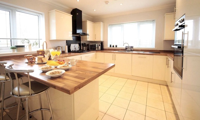 Pentraeth House | Pass the Keys | Home With Hot Tub Close to Beach