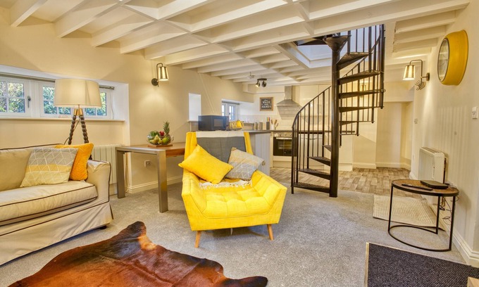Sleaford Apartment | Cozy Homey Flat in Heart of Sleaford Centre