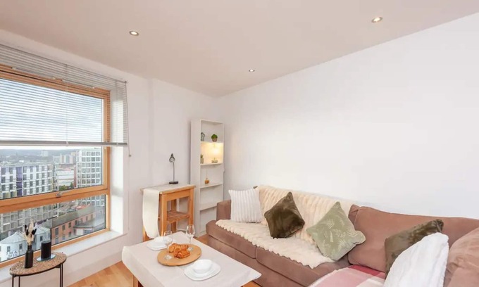 Leeds Apartment | Experience Panoramic Serenity at Leeds Dock's Family Retreat