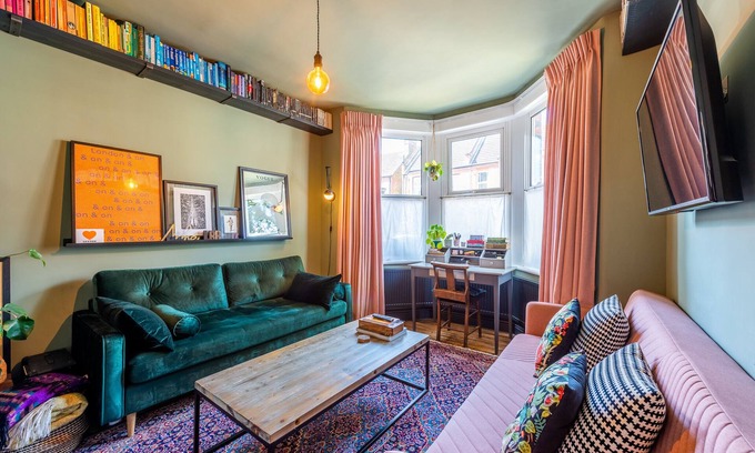 Lea Bridge Apartment | Pass the Keys | Little Leyton Garden Flat