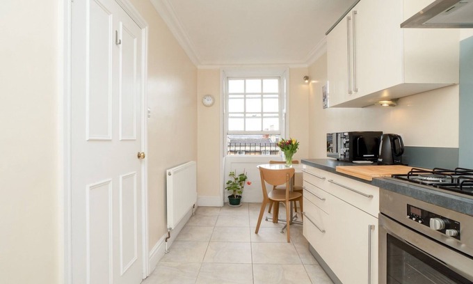 Bath Apartment | Comfortable 1-Bed Flat with Parking Near City Center