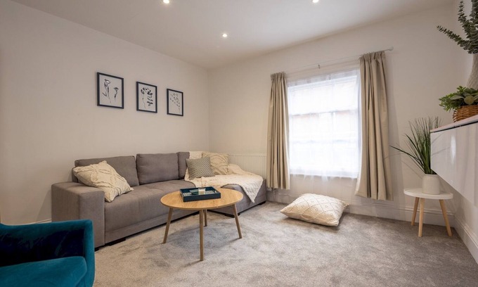 Madeley Apartment | Stylish Modern Apartment with Terrace and Family-Friendly Amenities
