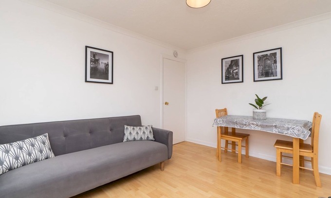Bath Apartment | Scenic One-Bed Flat with Free Parking and Breakfast Options