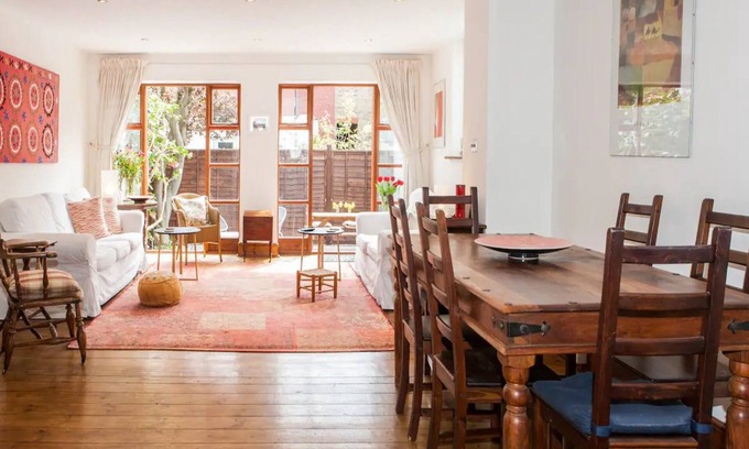 Earlsfield House | Discover Pass the Keys: Unique Home with Private Garden
