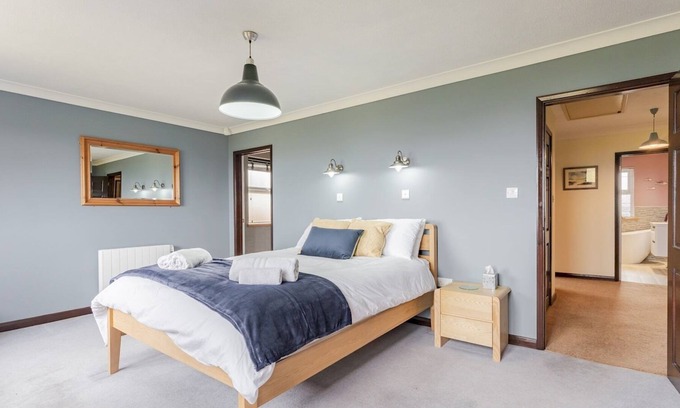 Irstead House | Pass the Keys | Seaside retreat