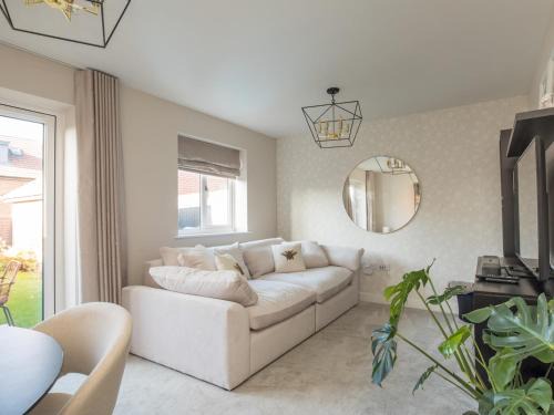 Bracknell House | Stylish 2BR House with Garden in Leafy Warfield