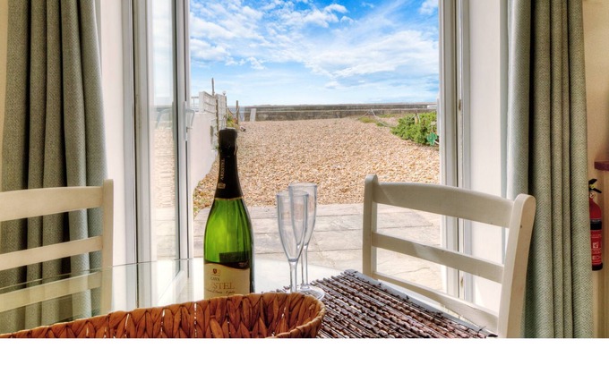 South Hayling Apartment | Pass the Keys | Shore to Please - Sea views and beach front modern 1bed apt with sofabed