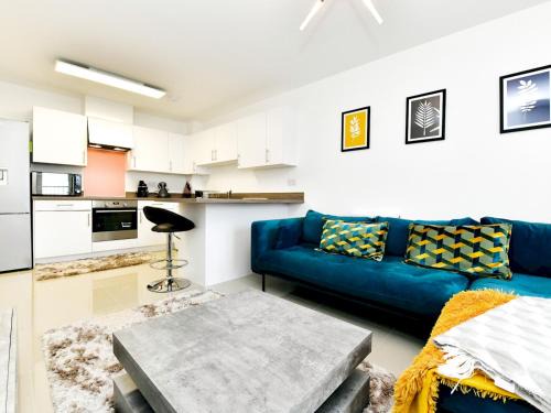 Whitchurch Apartment | Modern 1 Bed Apartment with Parking for Family Getaways