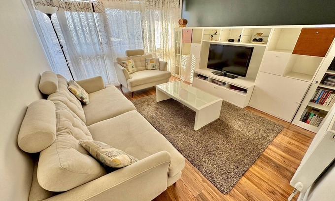 Streatham Hill Apartment | Modern Condo in Tulse Hill with Kitchen & Breakfast Included