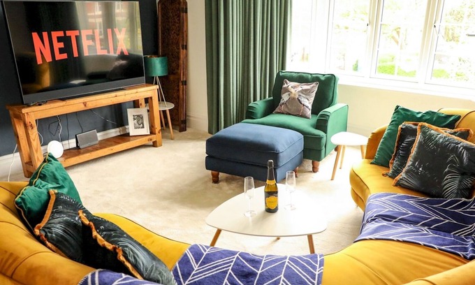 Hoylake House | Pass the Keys | Sleeps 10 close to Royal Liverpool Golf Club