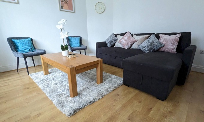 Seisdon House | Discover Comfort at Pass the Keys | Family-Friendly Home