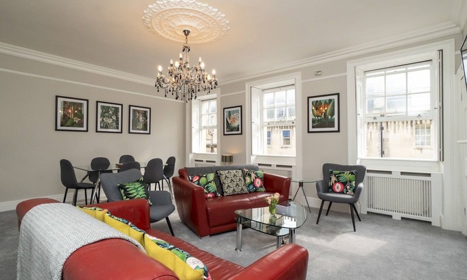 Upper Town Apartment | Ideal 3-Bed Apartment in Prime Central Location
