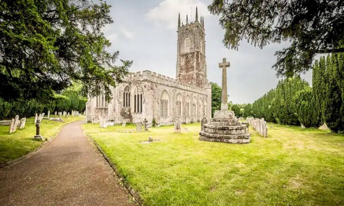 Clyst St Mary Apartment | Discover Pass the Keys: Modern Home in a Picturesque Village
