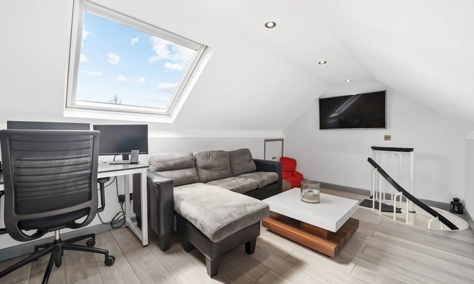Havering House | Pass the Keys | Spacious Garden Family House - Marks Gate