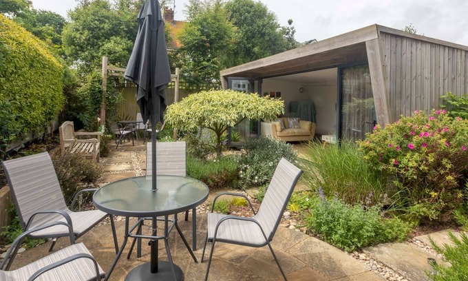 Seafront House | Pass the Keys | Spacious seaside house - Free Parking
