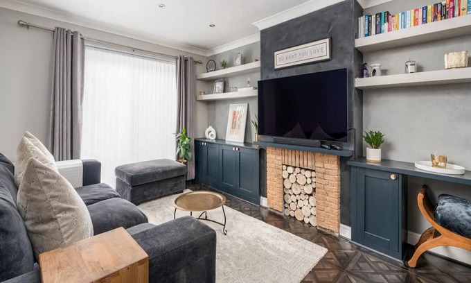 Rickmansworth House | Modern 3-Bed House with Parking and Family-Friendly Amenities