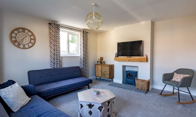 Bridgwater House | Discover Pass the Keys: 3 Bedroom Home with Free Parking