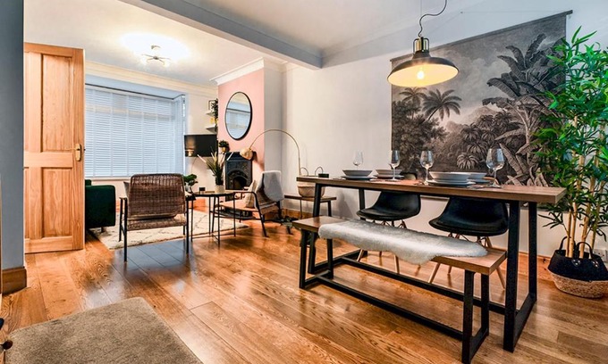 Belfast House | Top-Rated 2BR Townhouse in Belfast's Prime Location