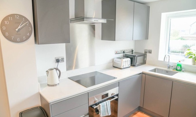 West Bridgford Apartment | Pass the Keys | Modern 2-Bed Apartment with Great Amenities