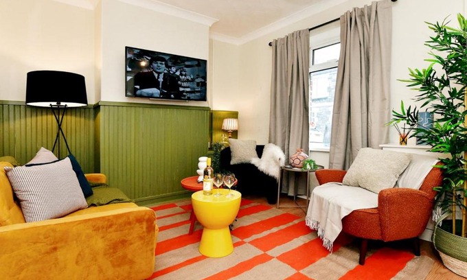 Splott House | Inviting 2-Bed Home Near City - Child Friendly Amenities