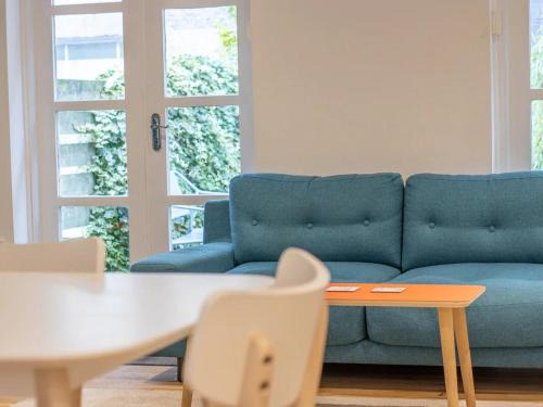 Kelvinbridge House | Stylish West End Mews with Hot Tub & Family-Friendly Vibes