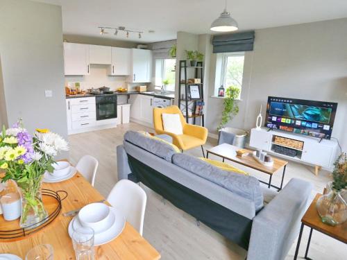 Manchester Apartment | Stylish Flat with Parking Near Coop Arena for Families