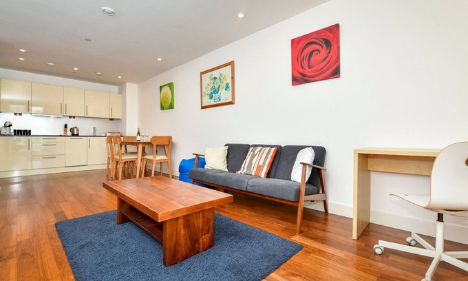 Cardiff City Centre Apartment | Discover Pass the Keys | Central 2 Bedroom Apartment with Parking