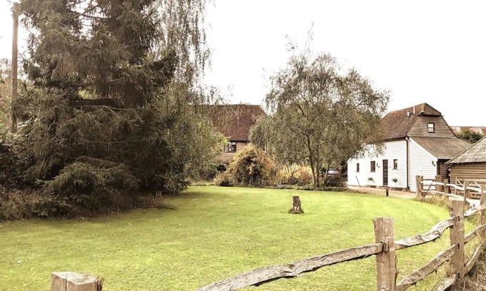 Abbess Roding House | Discover The Granary: Your Ideal Country Cottage Retreat