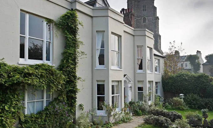 Old Town Hastings Apartment | Discover Comfort at Pass the Keys | The Top Space Hotel